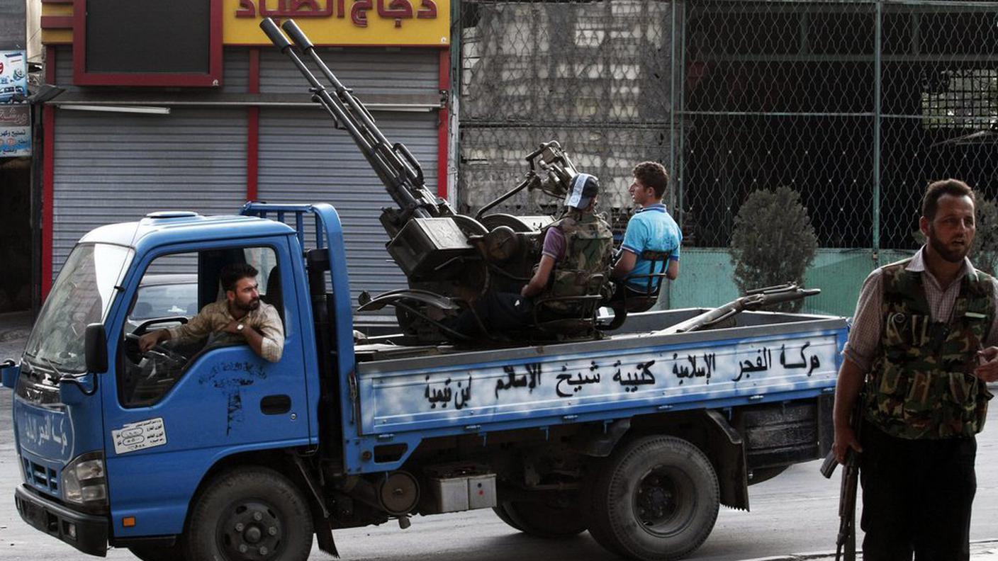 Un gruppo di ribelli dell'opposizione ad Aleppo
