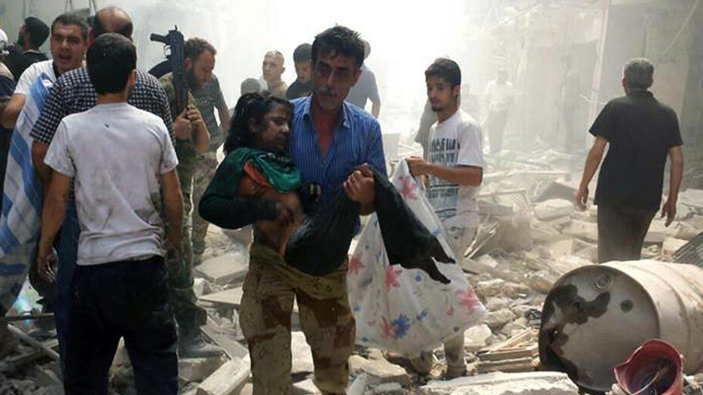 Vittime di un bombardamento ad Aleppo
