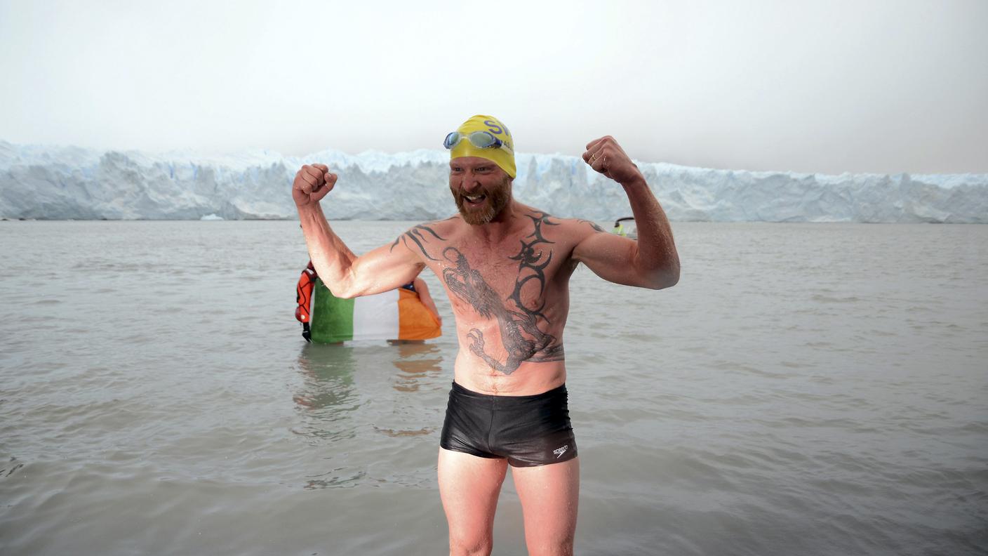 Lo svedese Mikael Soderstrom festeggia dopo l'impresa