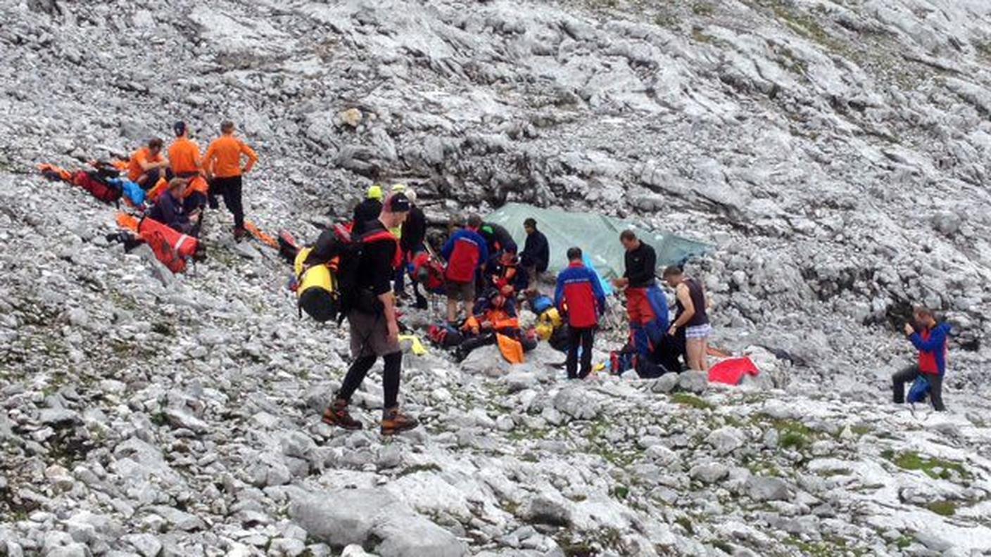 Soccorritori sul luogo dell'incidente