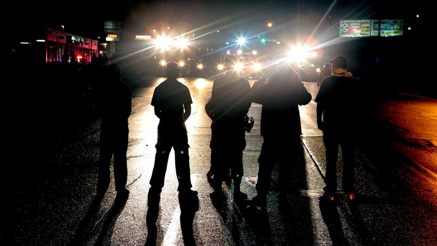 Violenze, proteste e saccheggi