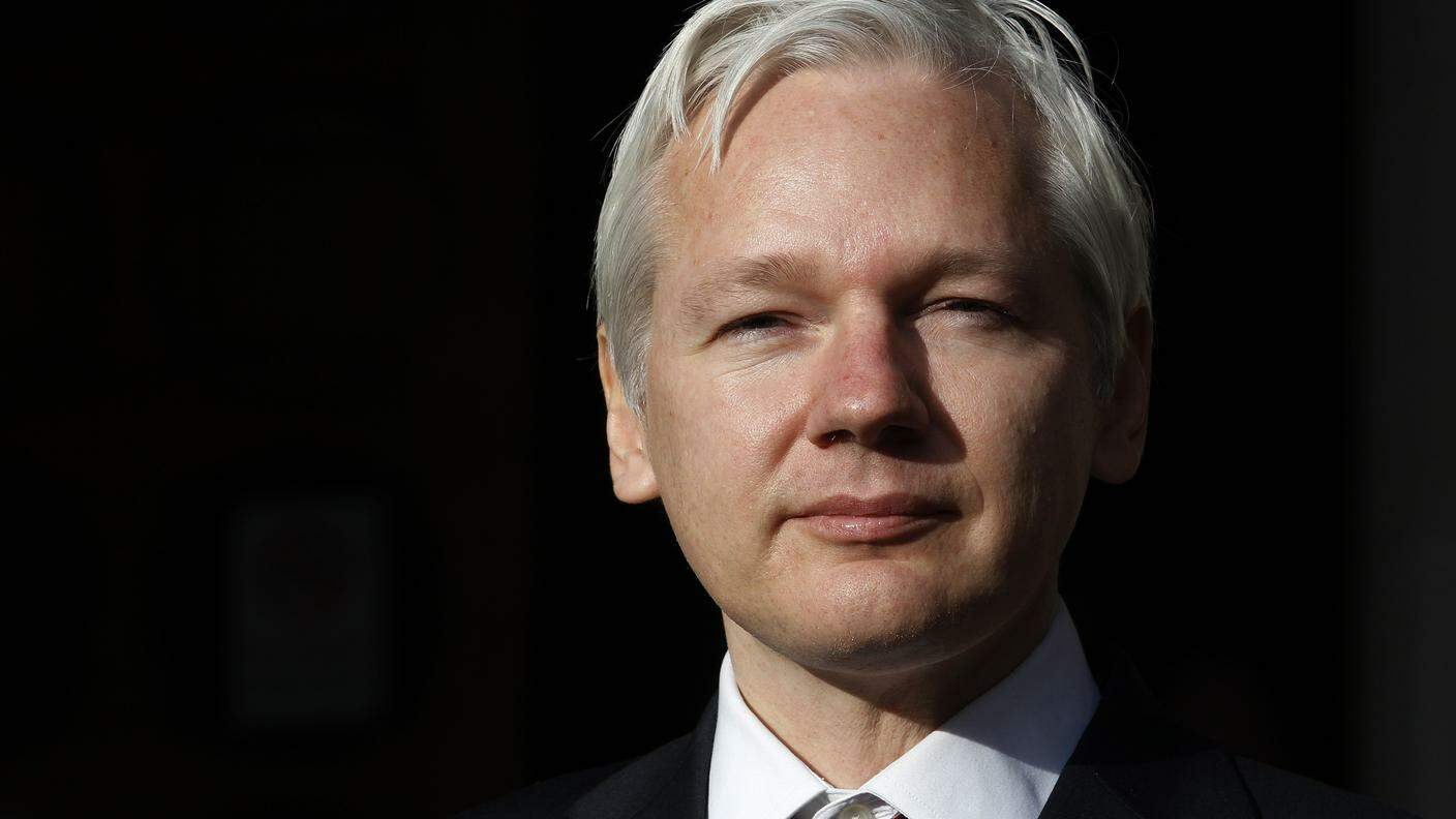 Julian Assange è da due anni nell'ambasciata dell'Ecuador a Londra