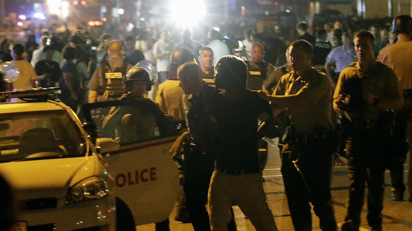 Ancora scontri tra polizia e manifestanti in Missouri