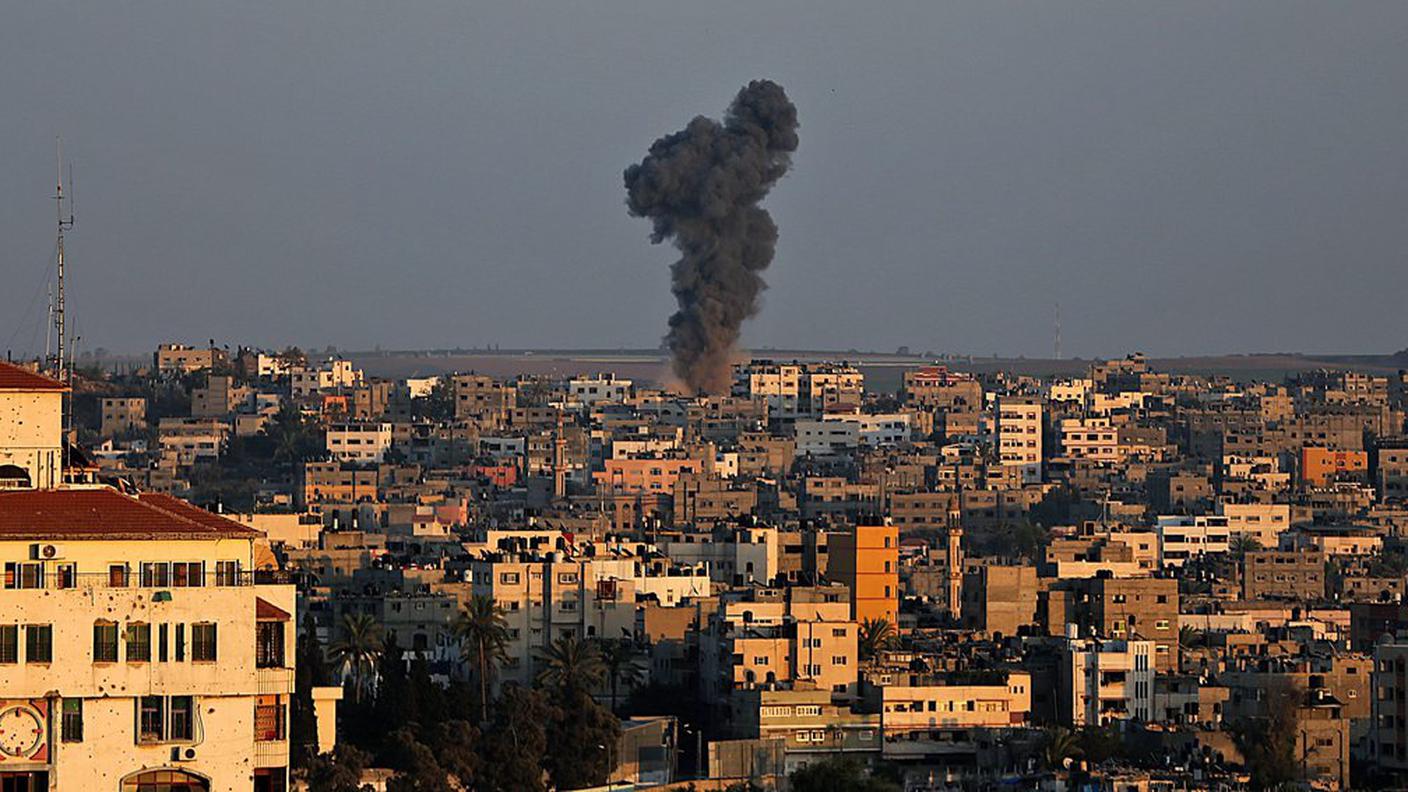 Notte di combattimenti sui cieli di Gaza