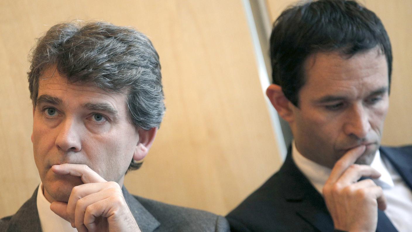 I ministri uscenti Arnaud Montebourg (economia) e Benoit Hamon (istruzione)