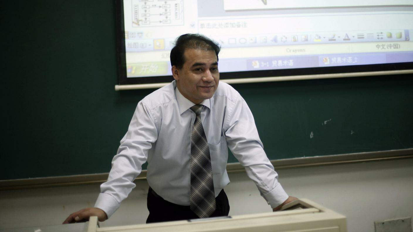Ilham Tohti durante una lezione all'Università delle minoranze