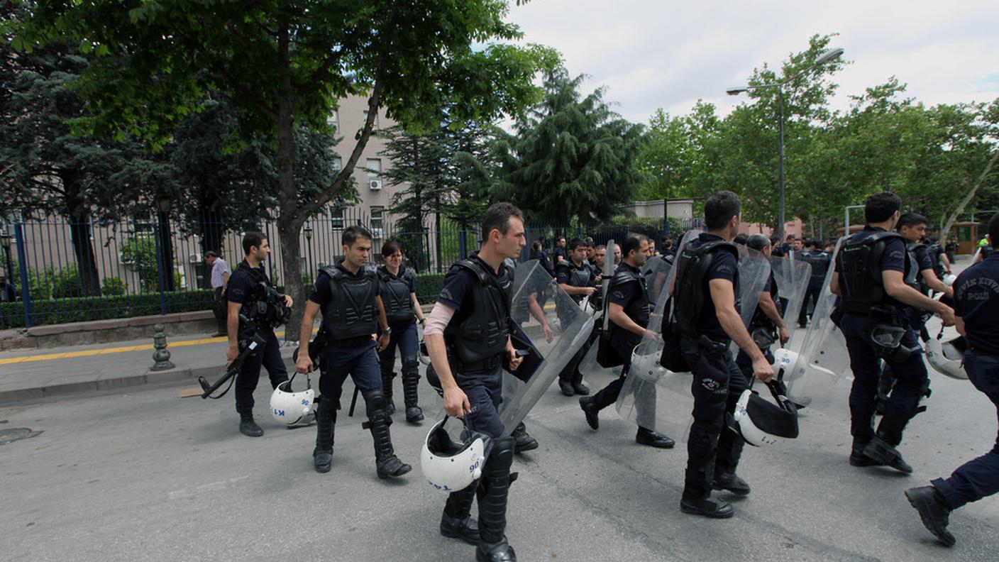Turchia scontri polizia antisommossa Ankara 03.06.2013 ky.JPG