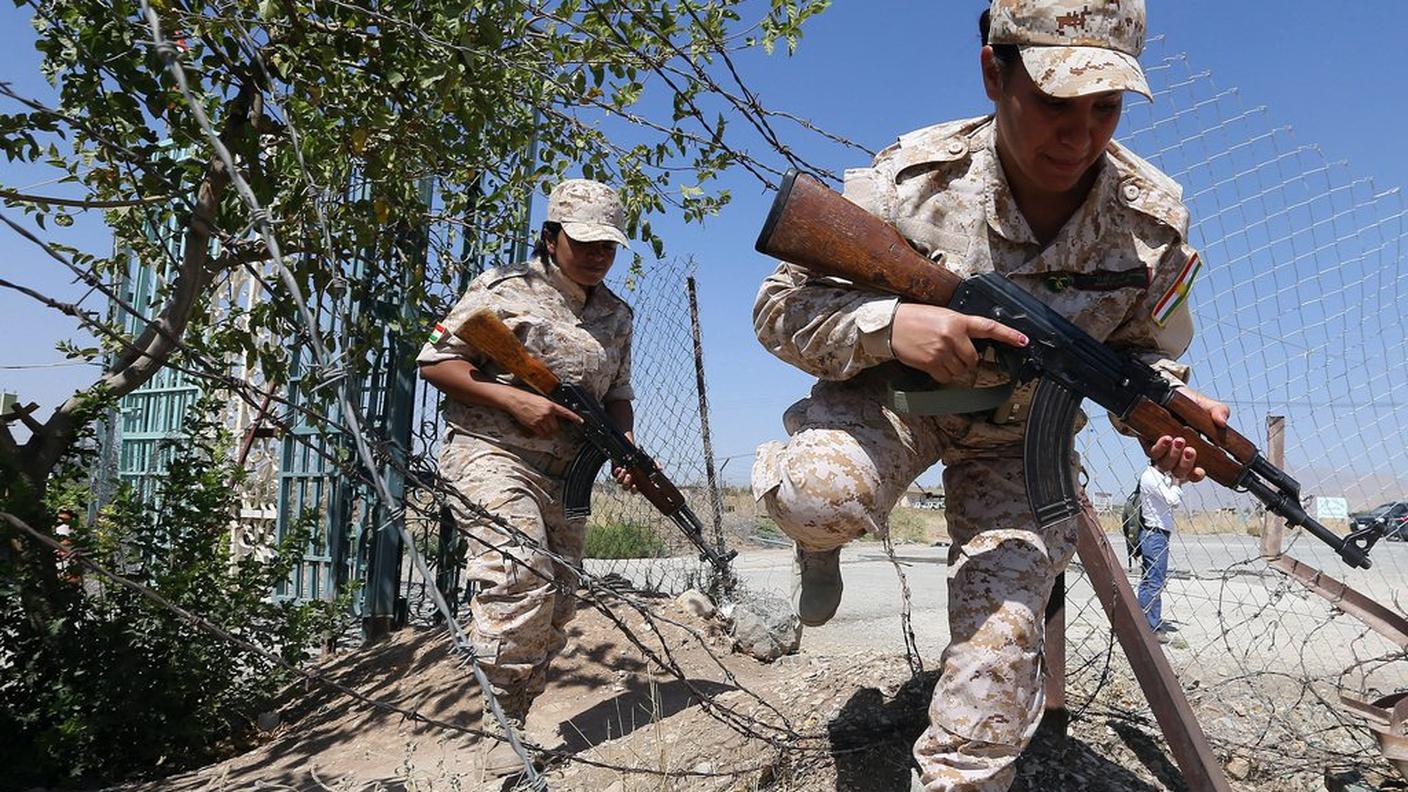 Due donne curde arruolate nelle fila dei peshmerga