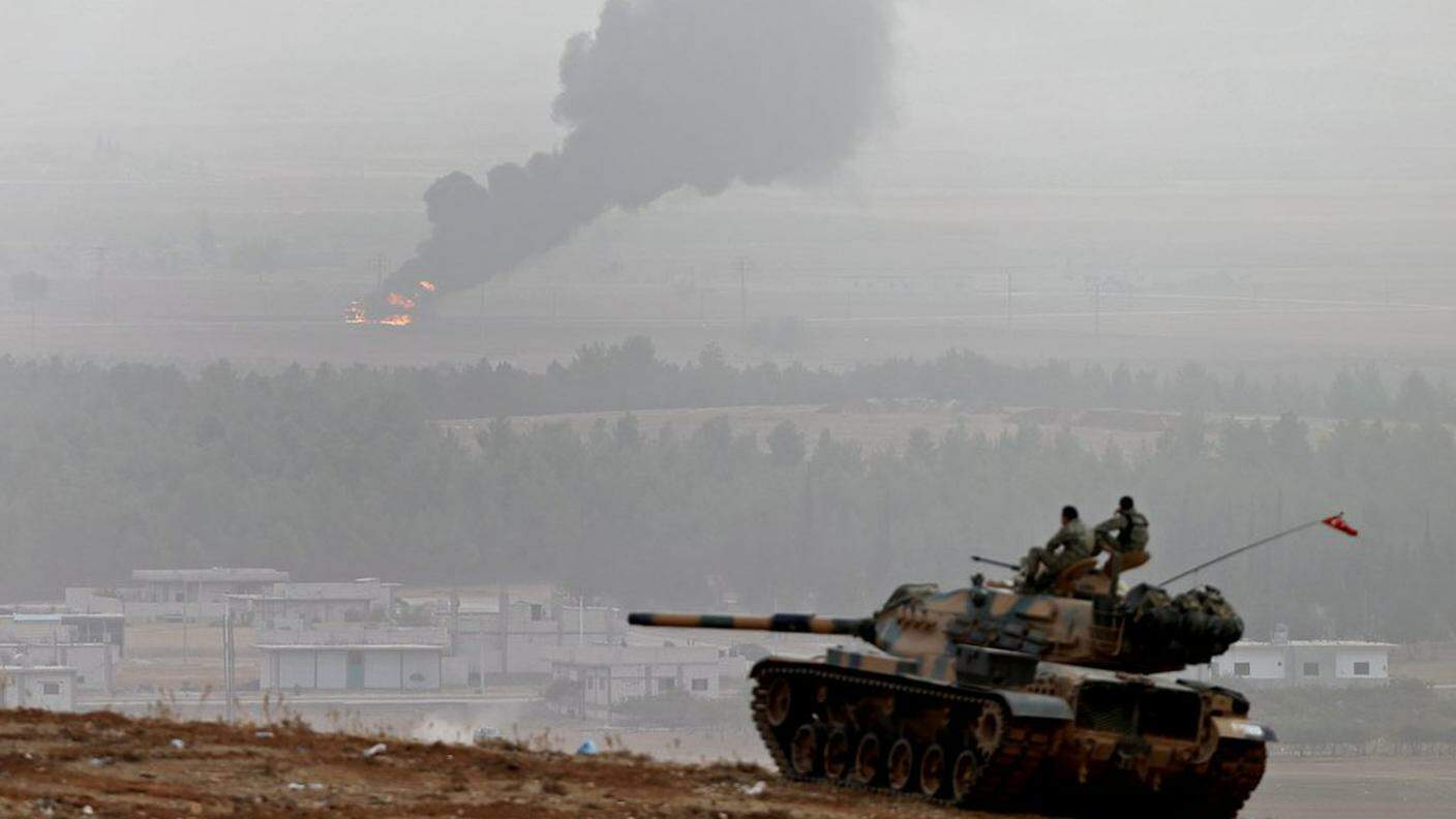 Kobane vista dal confine della Turchia