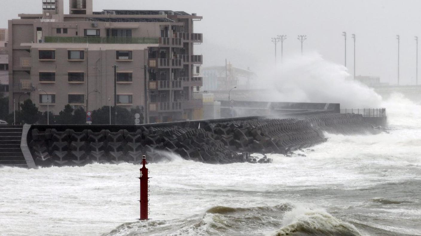Il tifone Vongfong ha colpito l'isola di Okinawa