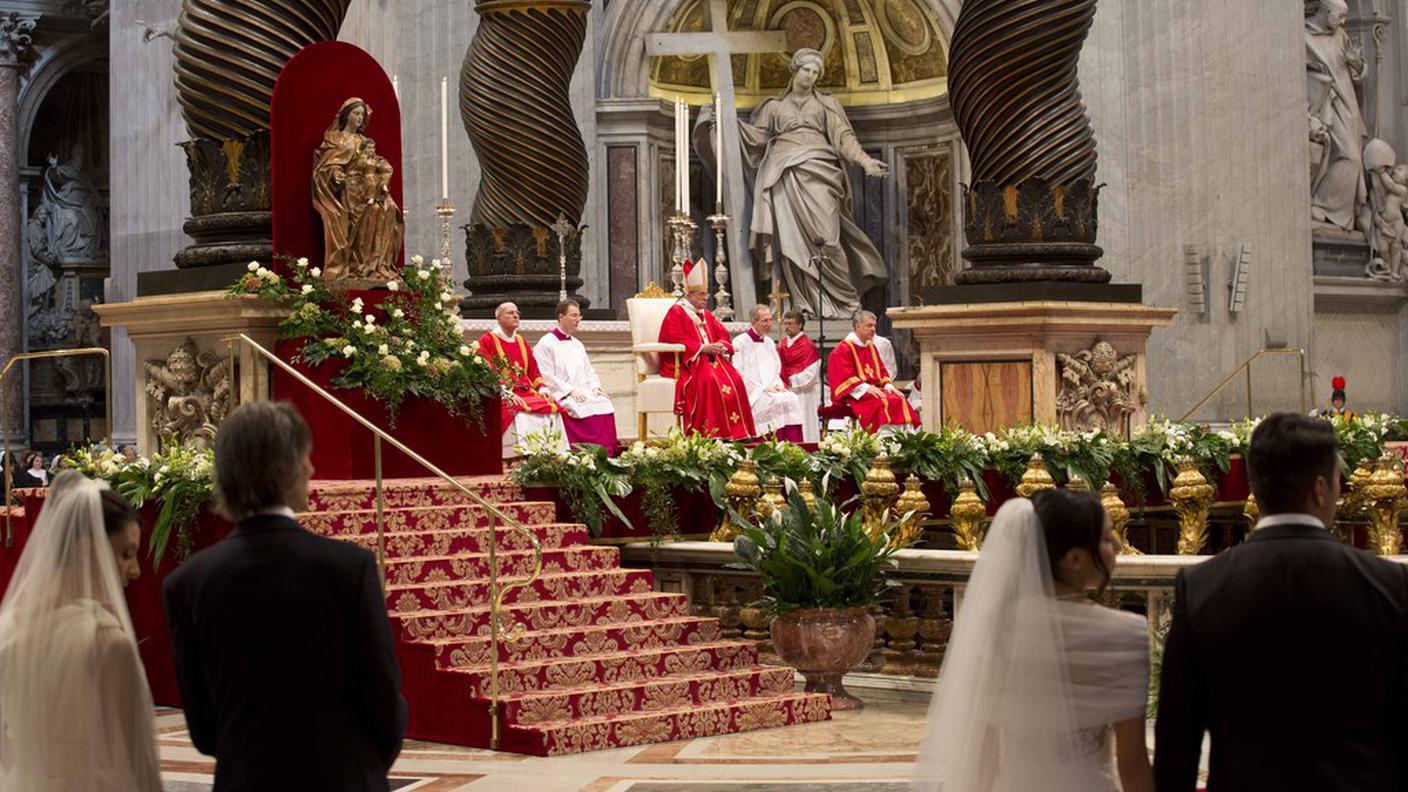 Il 14 settembre Papa Francesco ha sposato 20 coppie romane alcune già conviventi da tempo e con figli