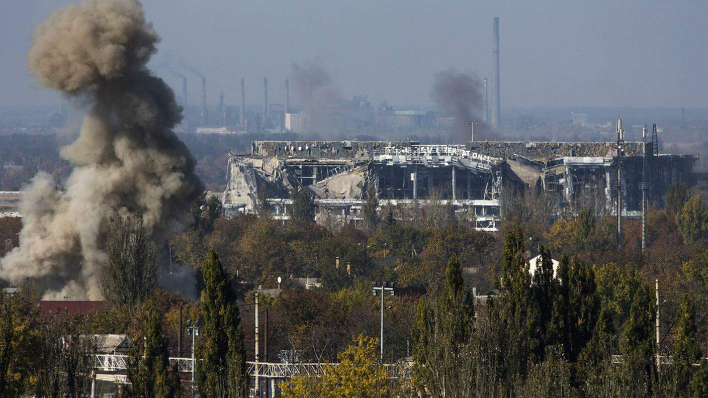 L'aeroporto internazionale di Donetsk sotto i bombardamenti