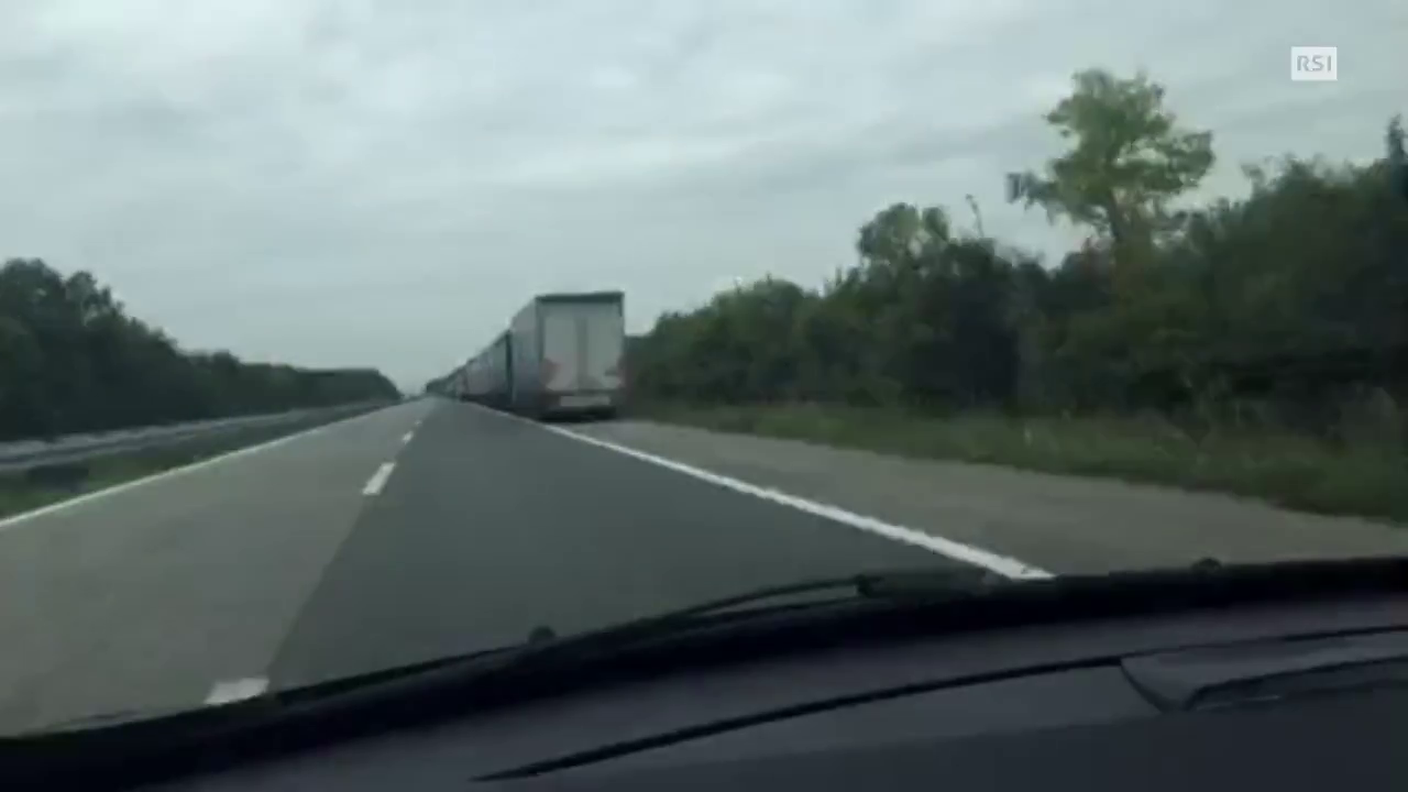 VIDEO I camion in colonna al confine con la Croazia