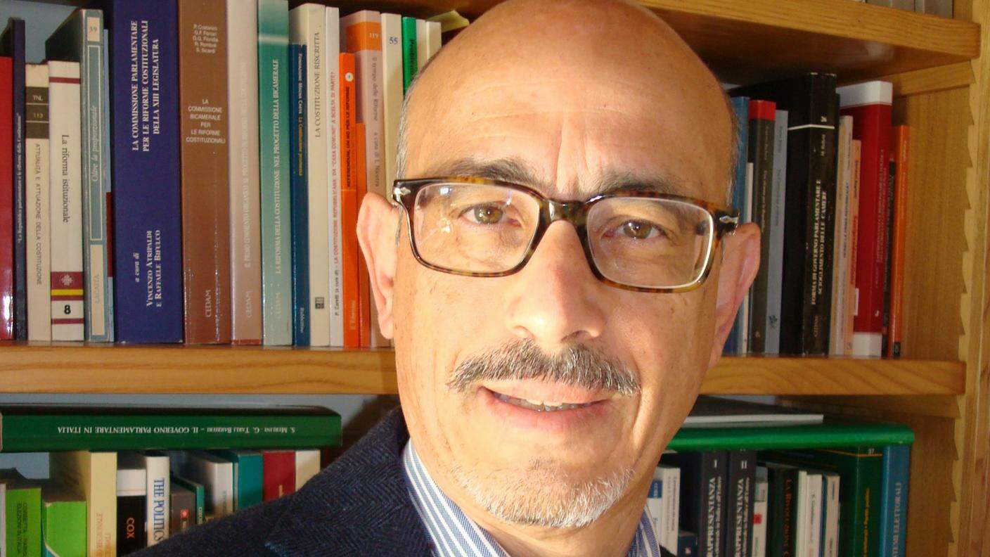 Carlo Fusaro insegna diritto pubblico comparato all'università di Firenze