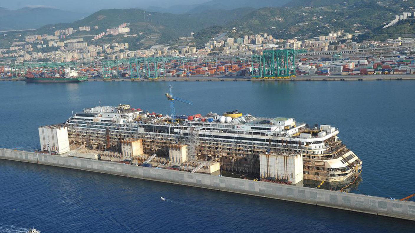 La Concordia ormeggiata a Genova