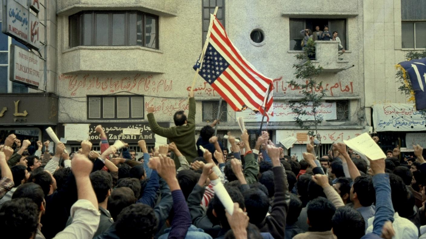 Un'altra dimostrazione antiamericana all'esterno dell'edificio