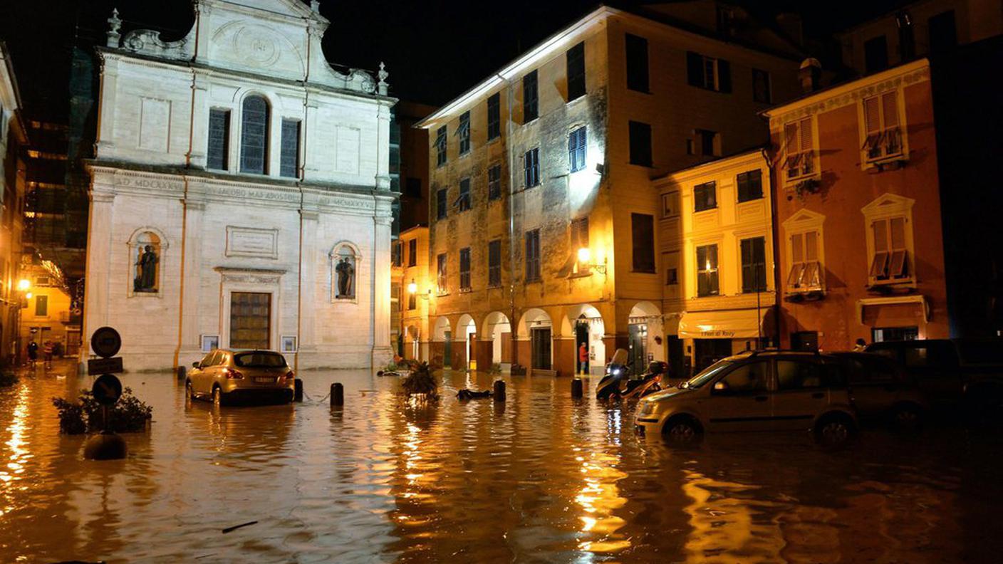 Il centro storico di Chiavari sommerso dalle acque