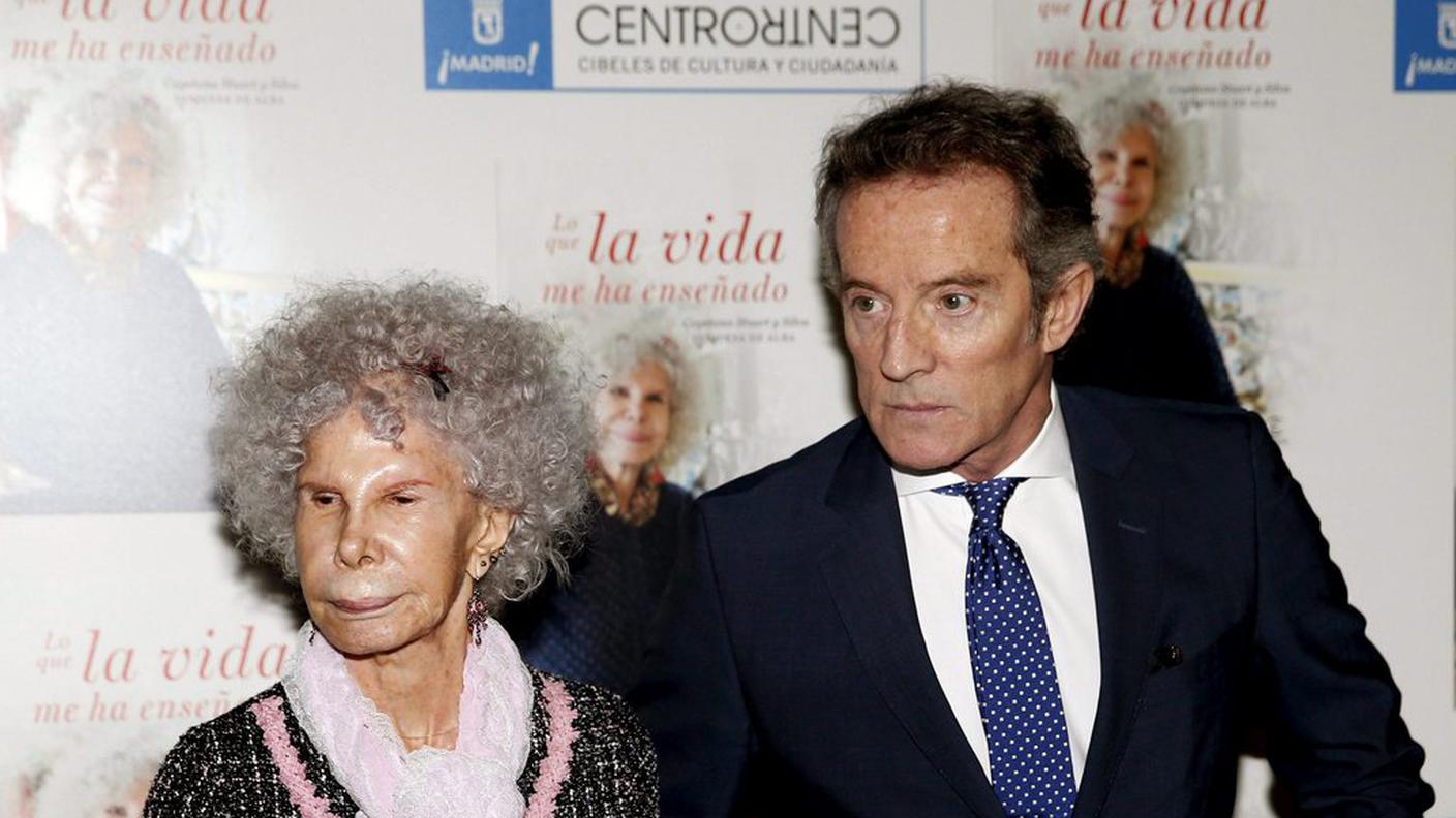 La duchessa con il marito lo scorso anno alla presentazione del suo ultimo libro