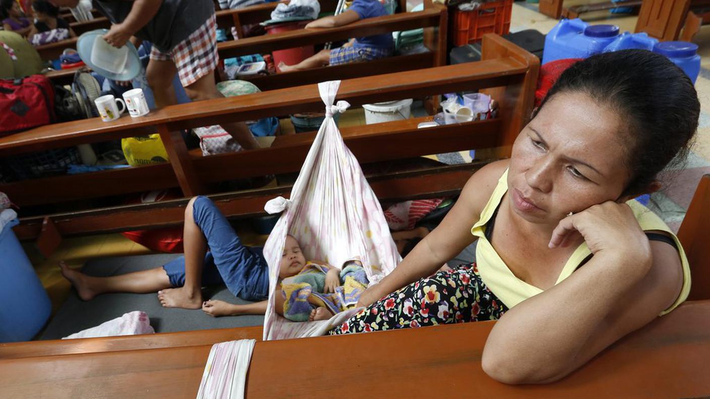 Una chiesa trasformata in un rifugio a Tacloban