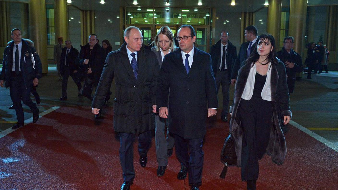 L'incontro fra i due statisti all'aeroporto moscovita