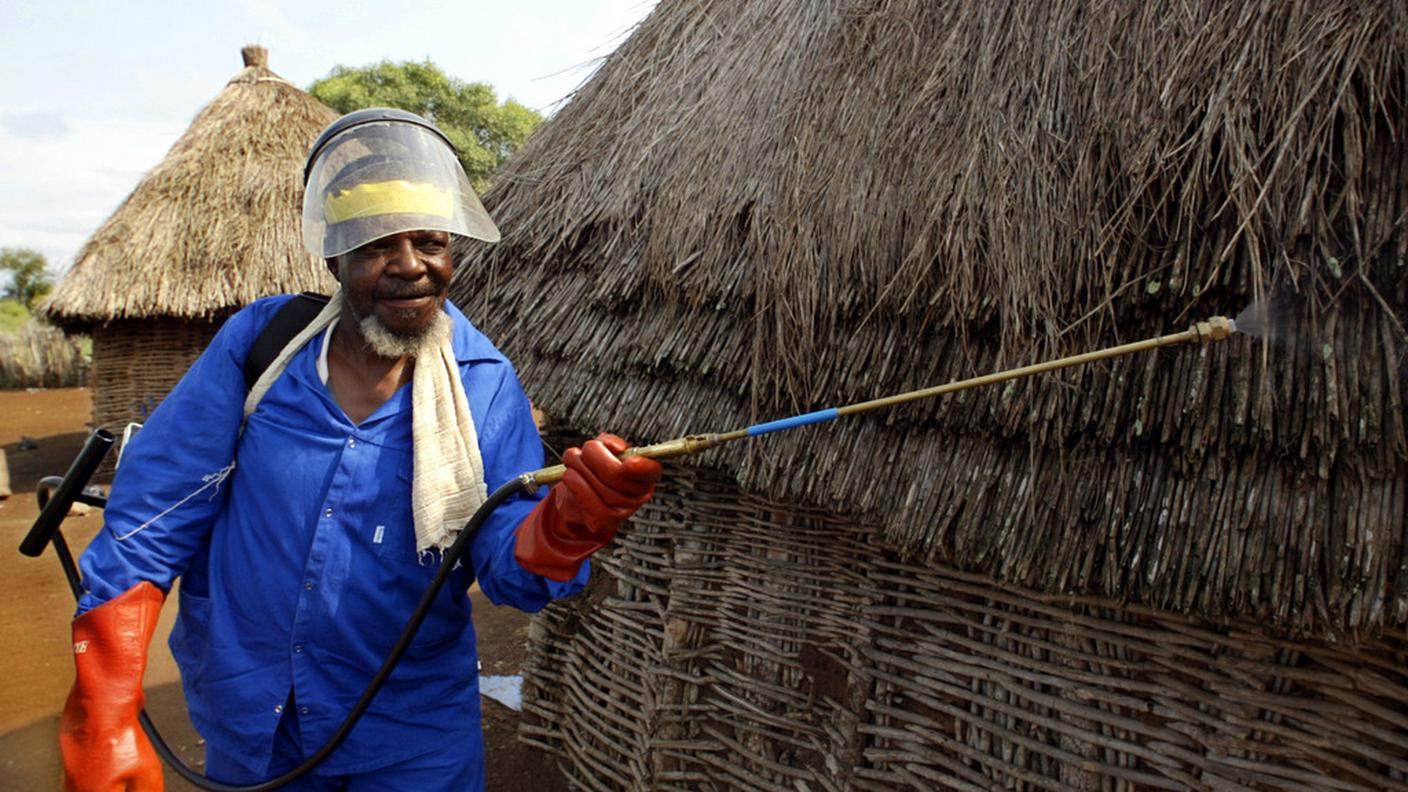 L'uso di insetticida contro le zanzare anofeli su alcune capanne in Sudafrica