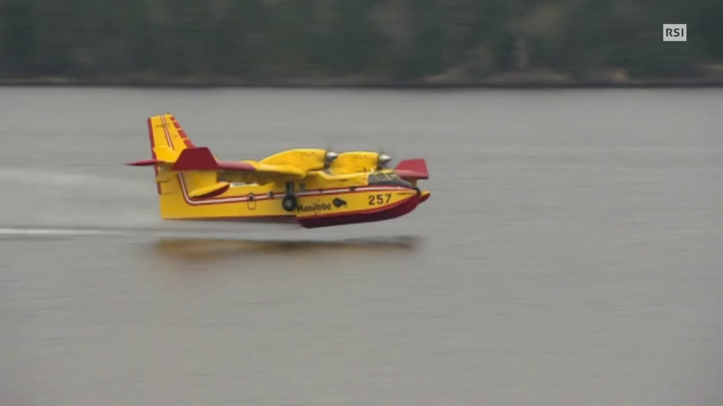 Aerei in volo per spegnere gli incendi in Canada - EBU