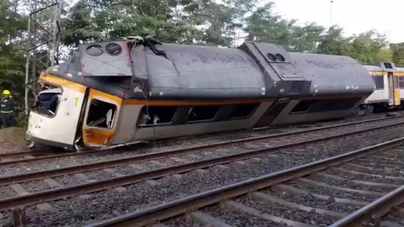Le prime immagini del treno deragliato