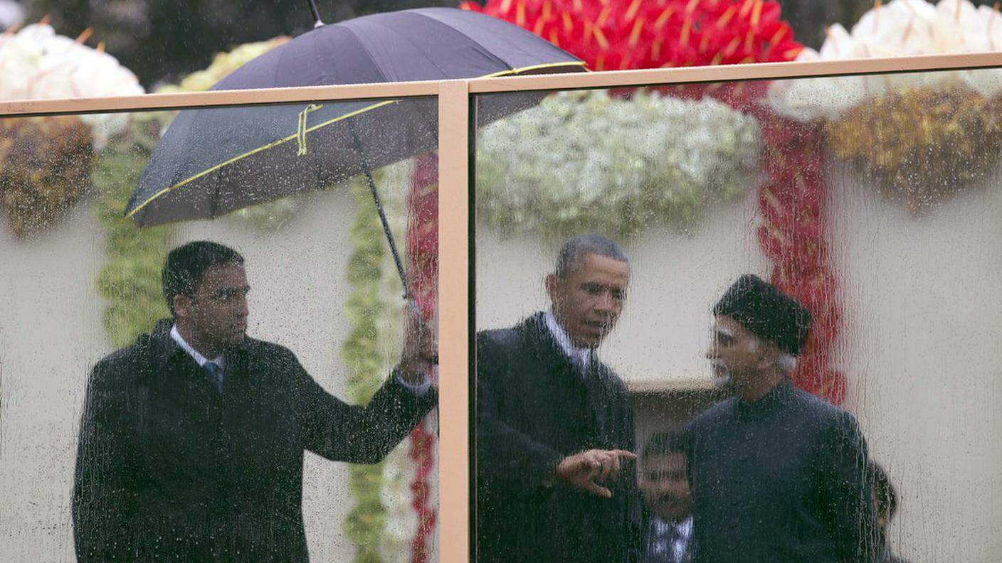 Obama alla parata militare di New Delhi con il vice presidente Ansari