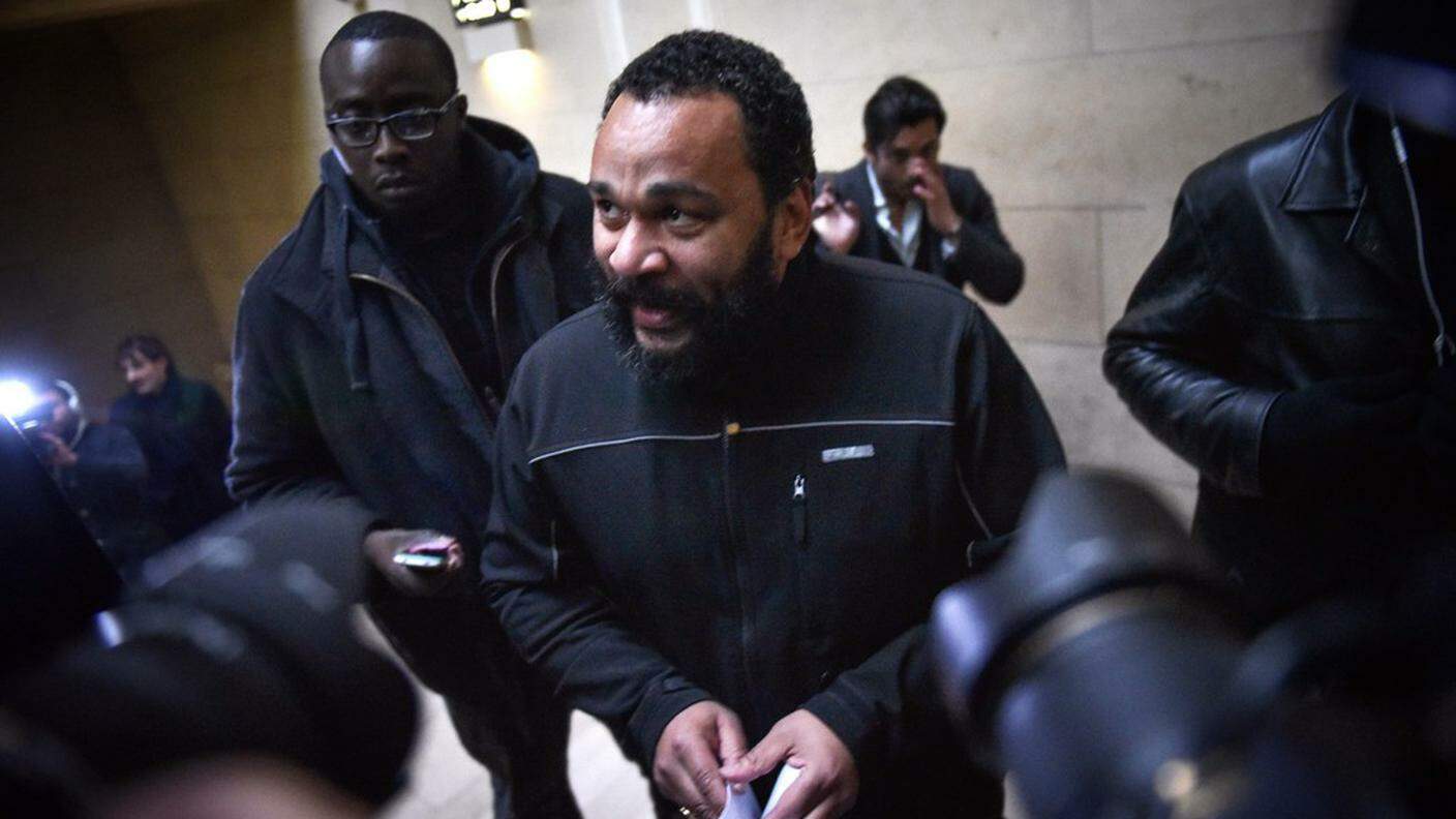 È stato condannato per apologia del terrorismo per aver scritto su facebook di sentirsi "Charlie Coulibaly" (da Charlie Hebdo e Amedy Coulibaly, il terrorista del supermercato kosher di Parigi).