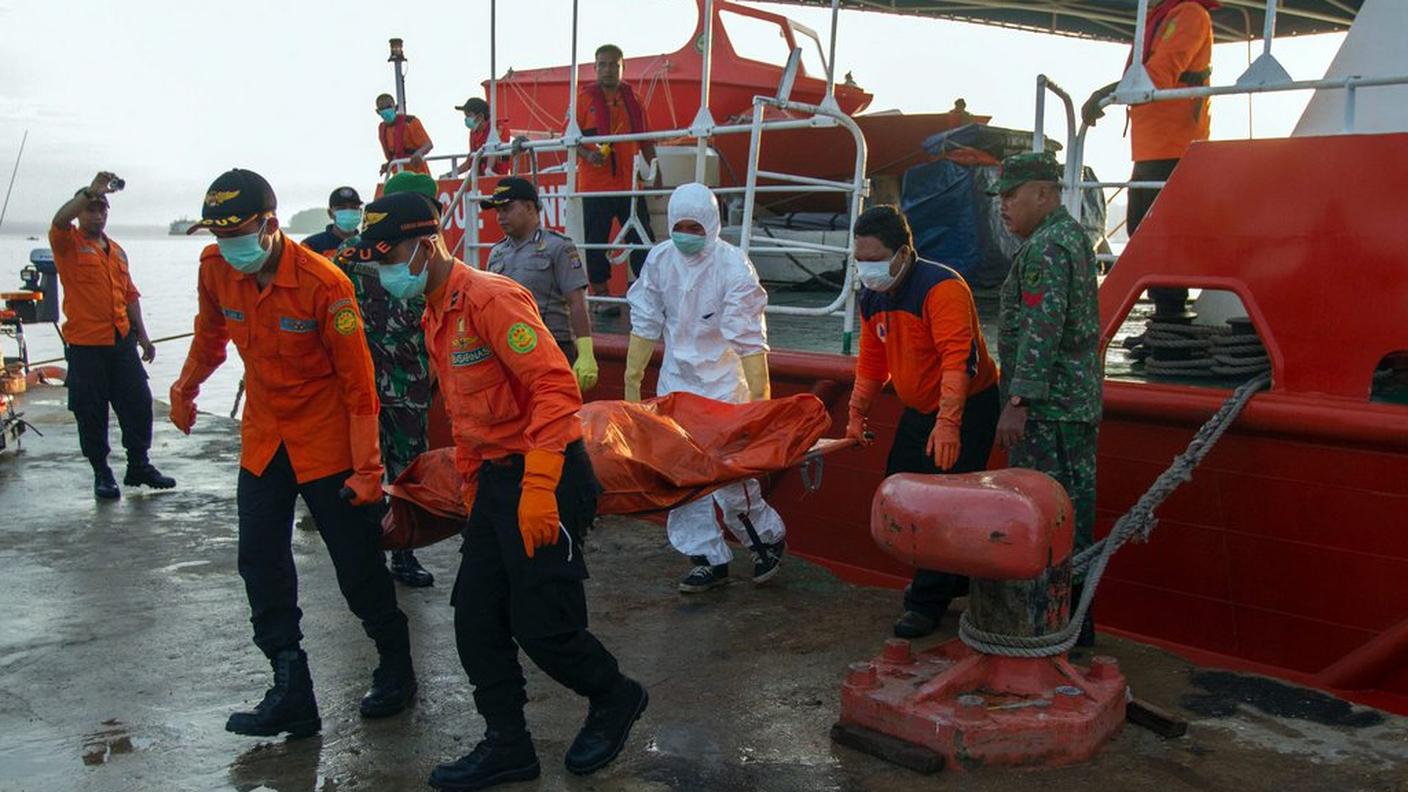 Finora sono stati rintracciati i resti di 98 delle 162 persone a bordo