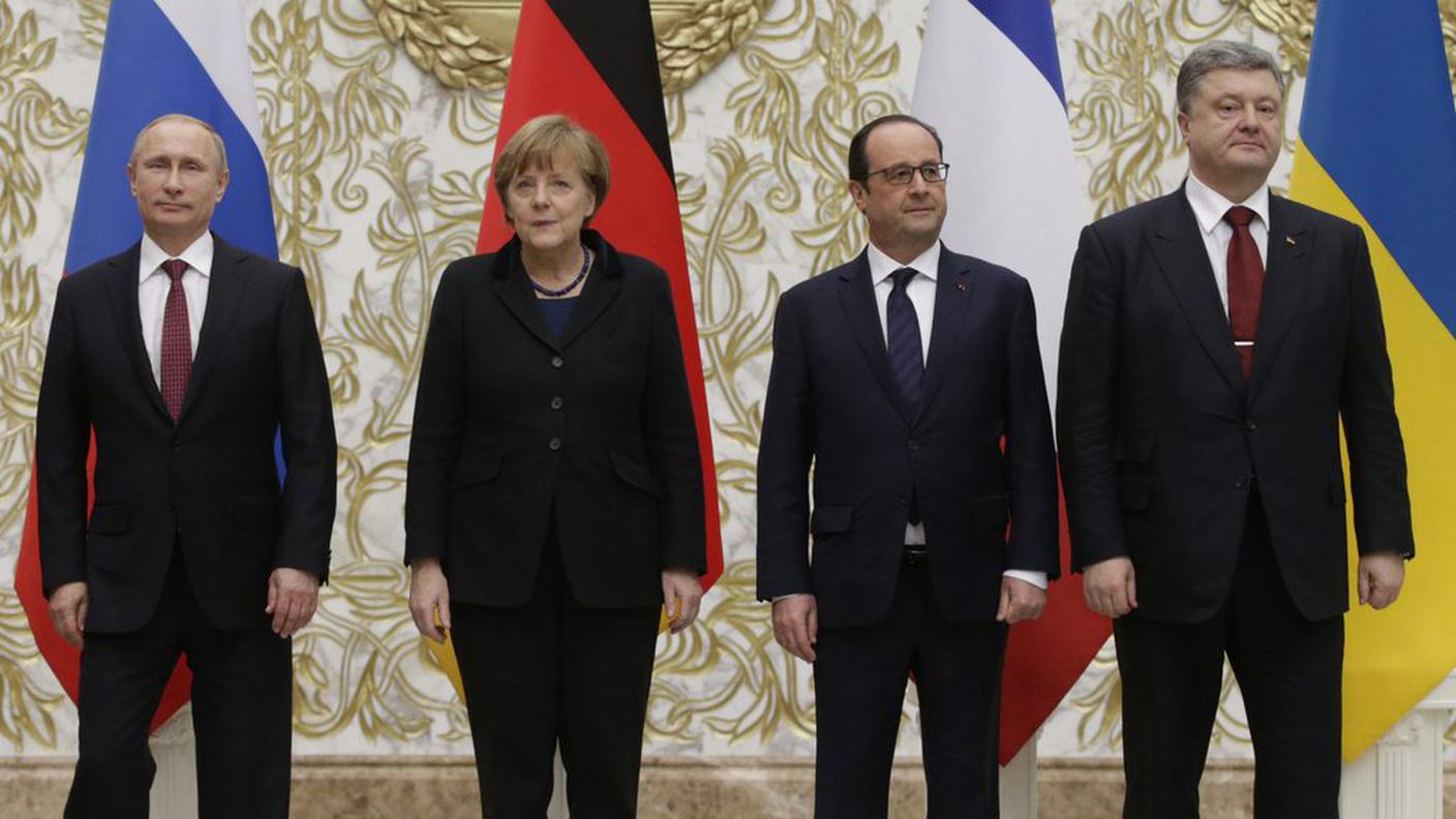 Putin, Merkel, Hollande e Poroshenko continuano a discutere