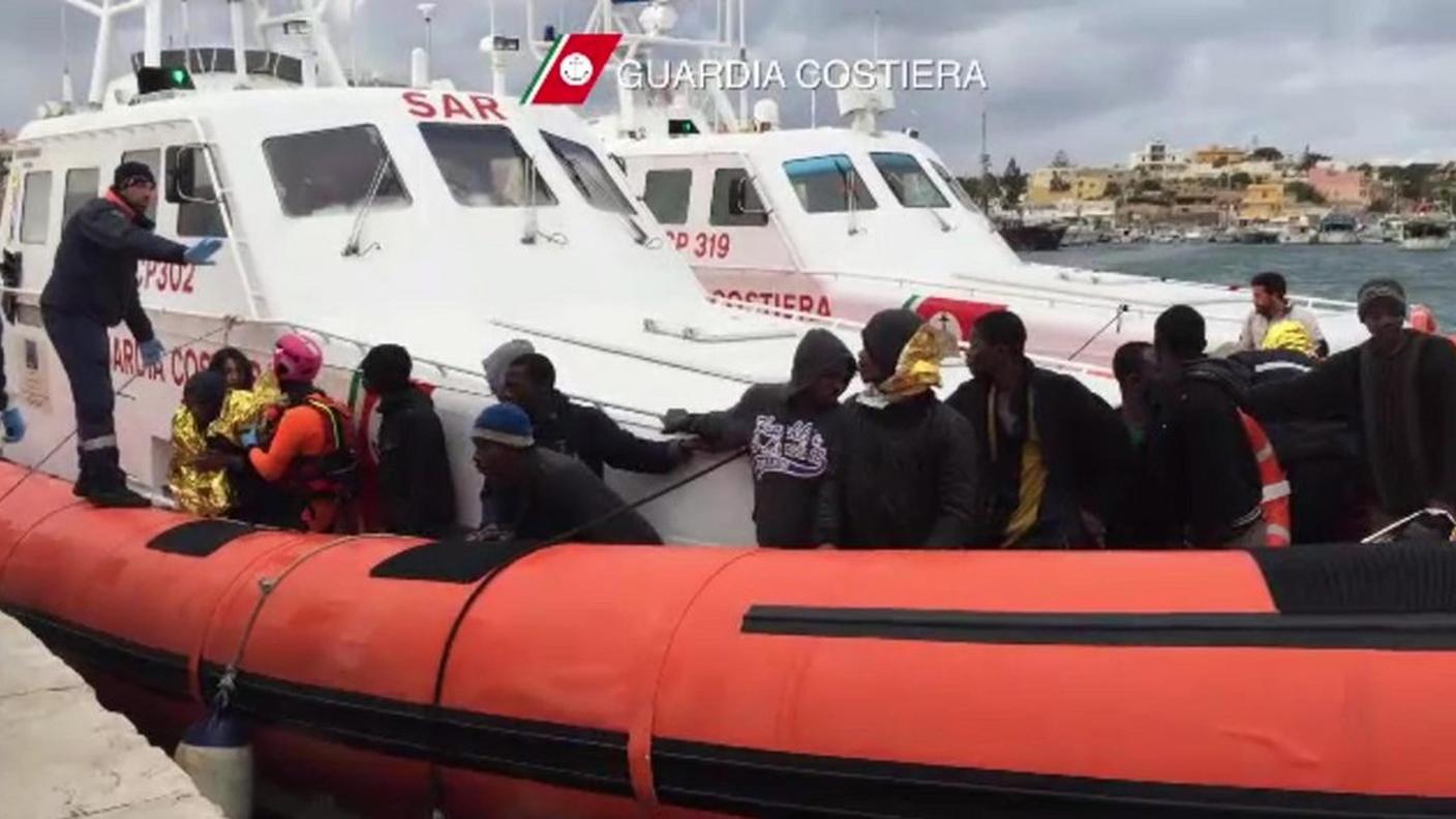 I supersiti della strage di domenica, soccorsi dalla Guardia costiera italiana