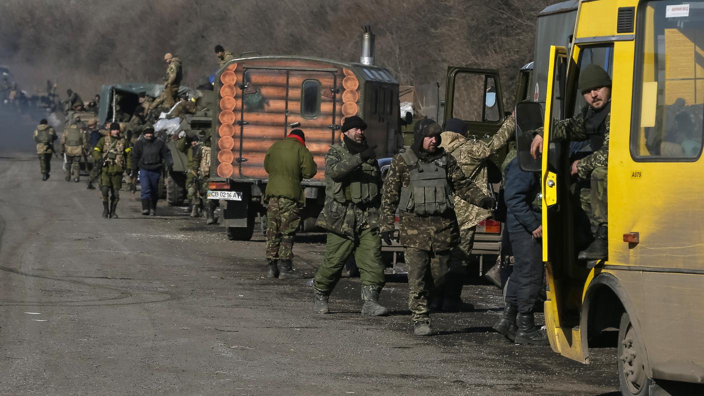 I militi di Kiev lasciano l'importante snodo ferroviario