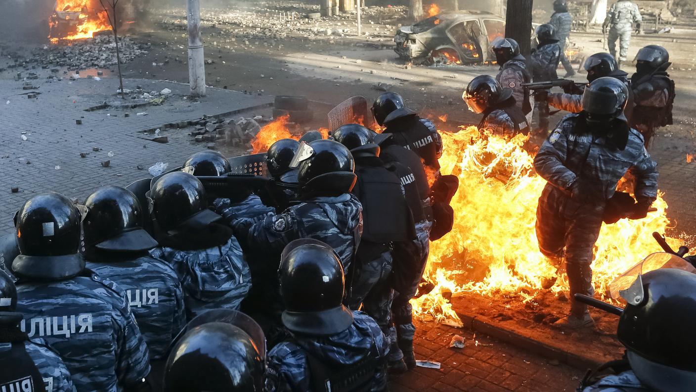 Le forze di sicurezza di Kiev durante gli scontri