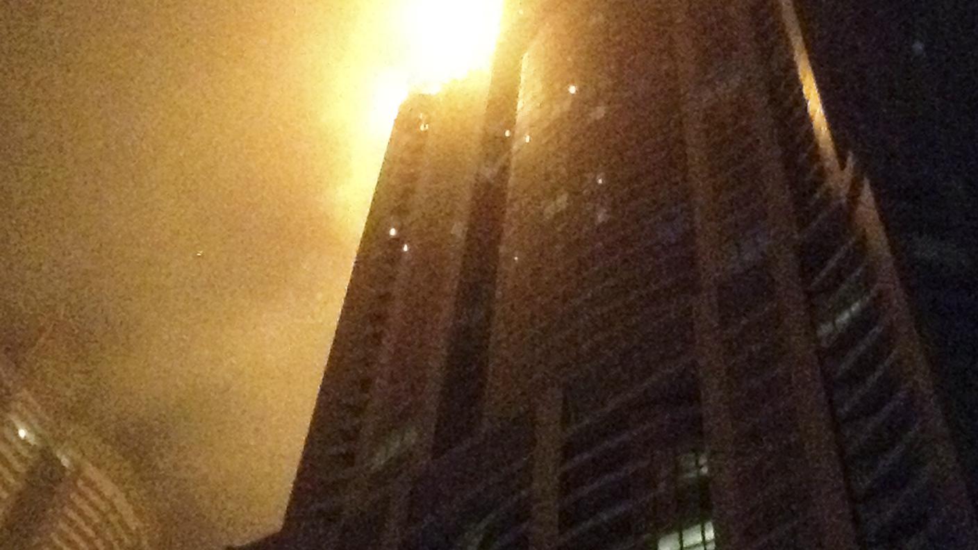 L'incendio si è sviluppato dal 50mo piano in su