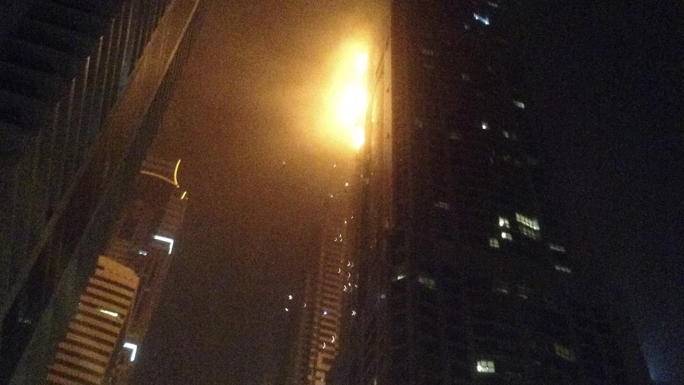 L'incendio si è sviluppato dal 50mo piano in su