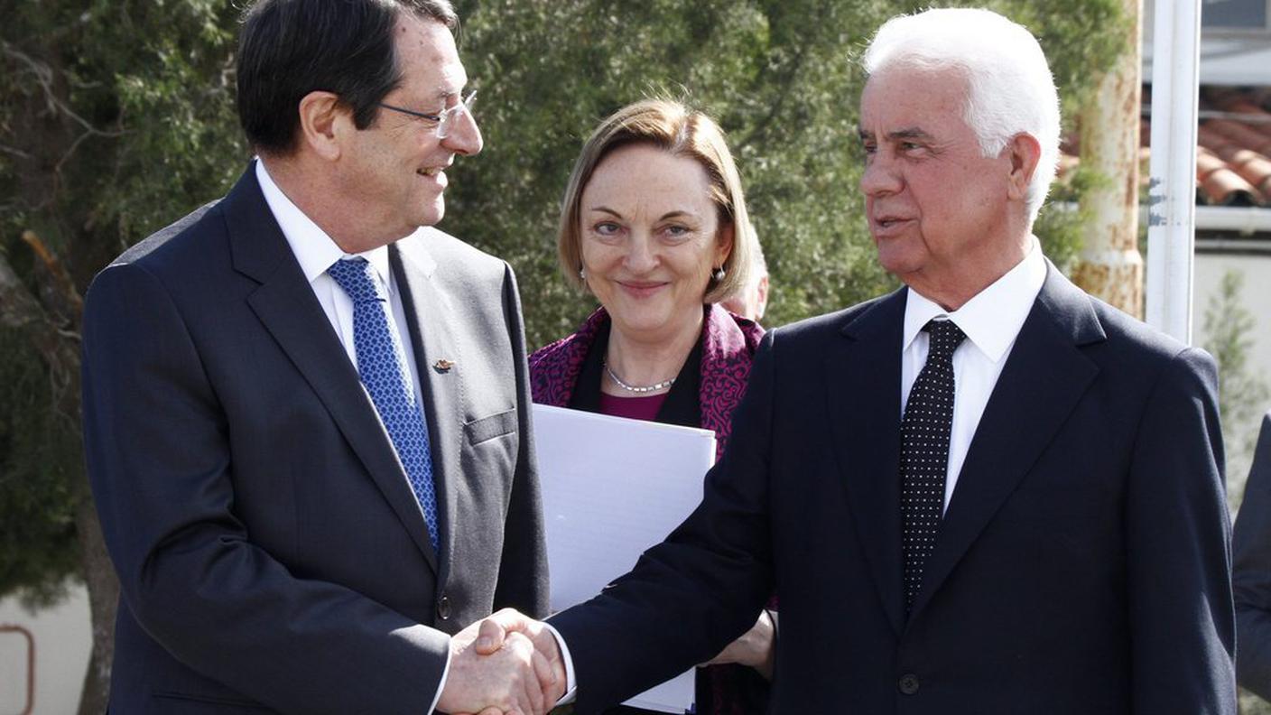 Cyprus President Nicos Anastasiades ( L ) and Turkish Cypriot leader Dervis Eroglu ( R )  UN Chief of Mission Lisa Buttenheim ky.JPG