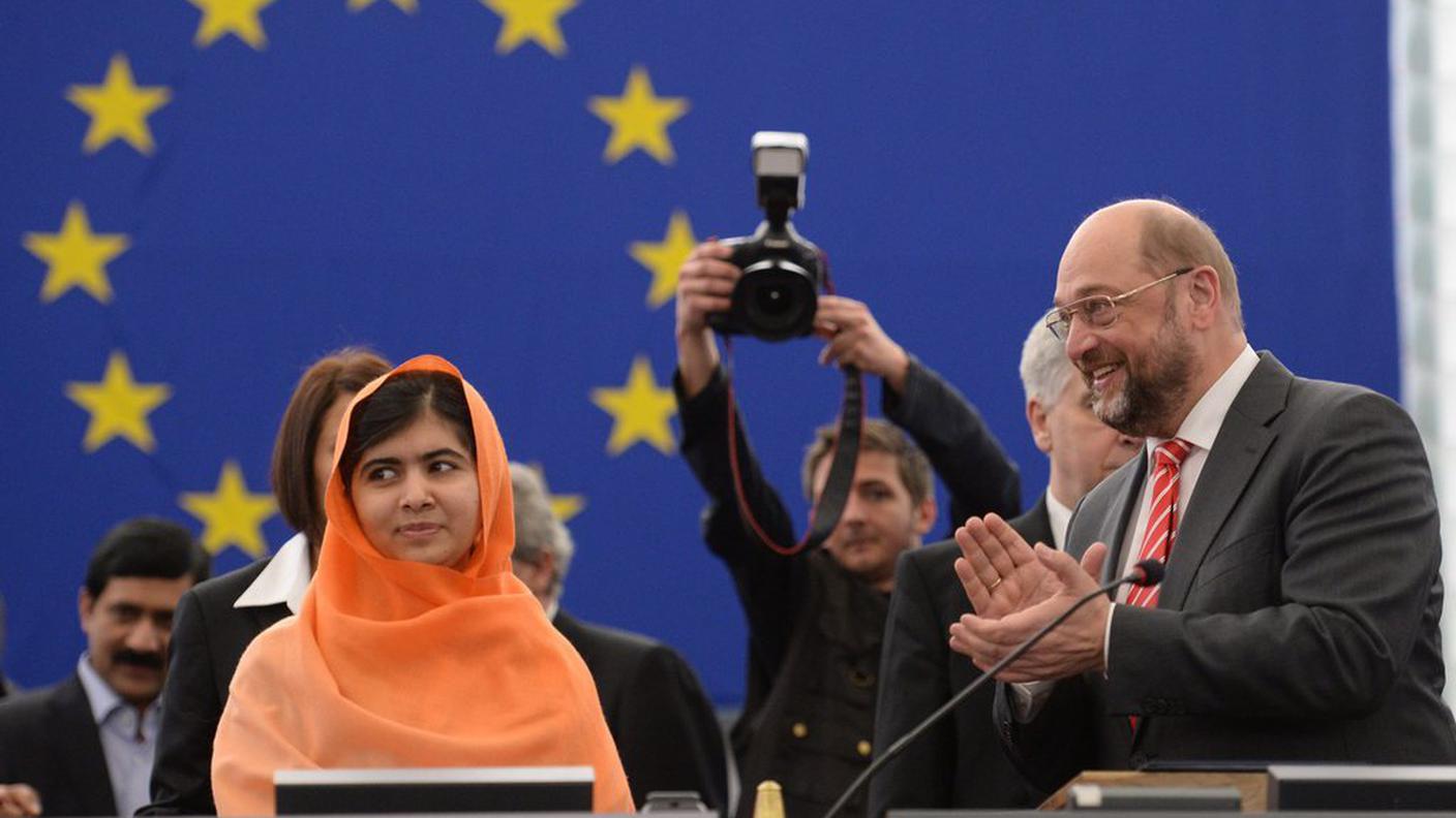Malala Yousafzai Martin Schulz premio Sakharov Strasburgo 20.11.2013 ky.JPG