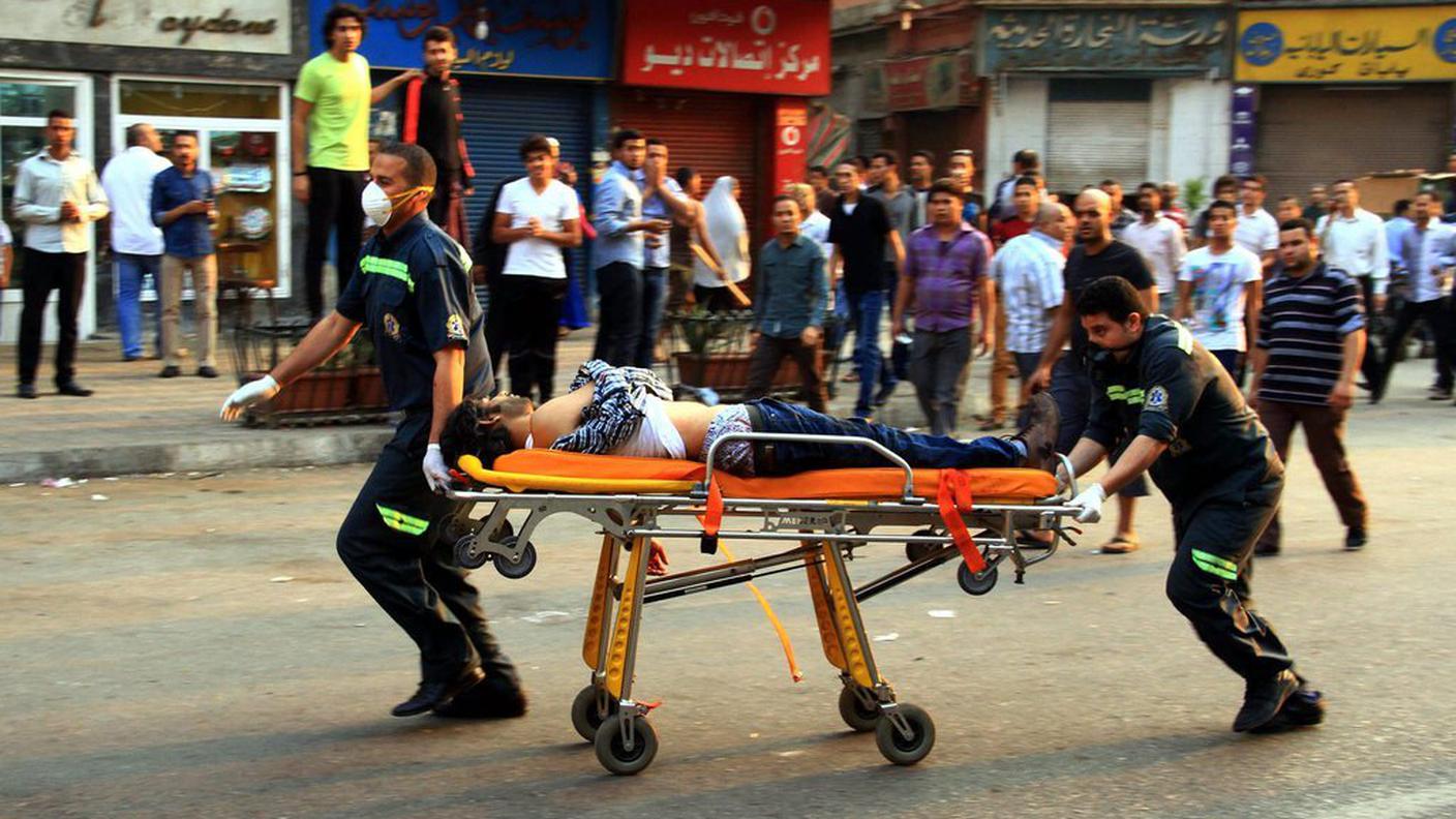 Soccorsi a dimostranti nelle vie del Cairo ky 06.10.2013.JPG