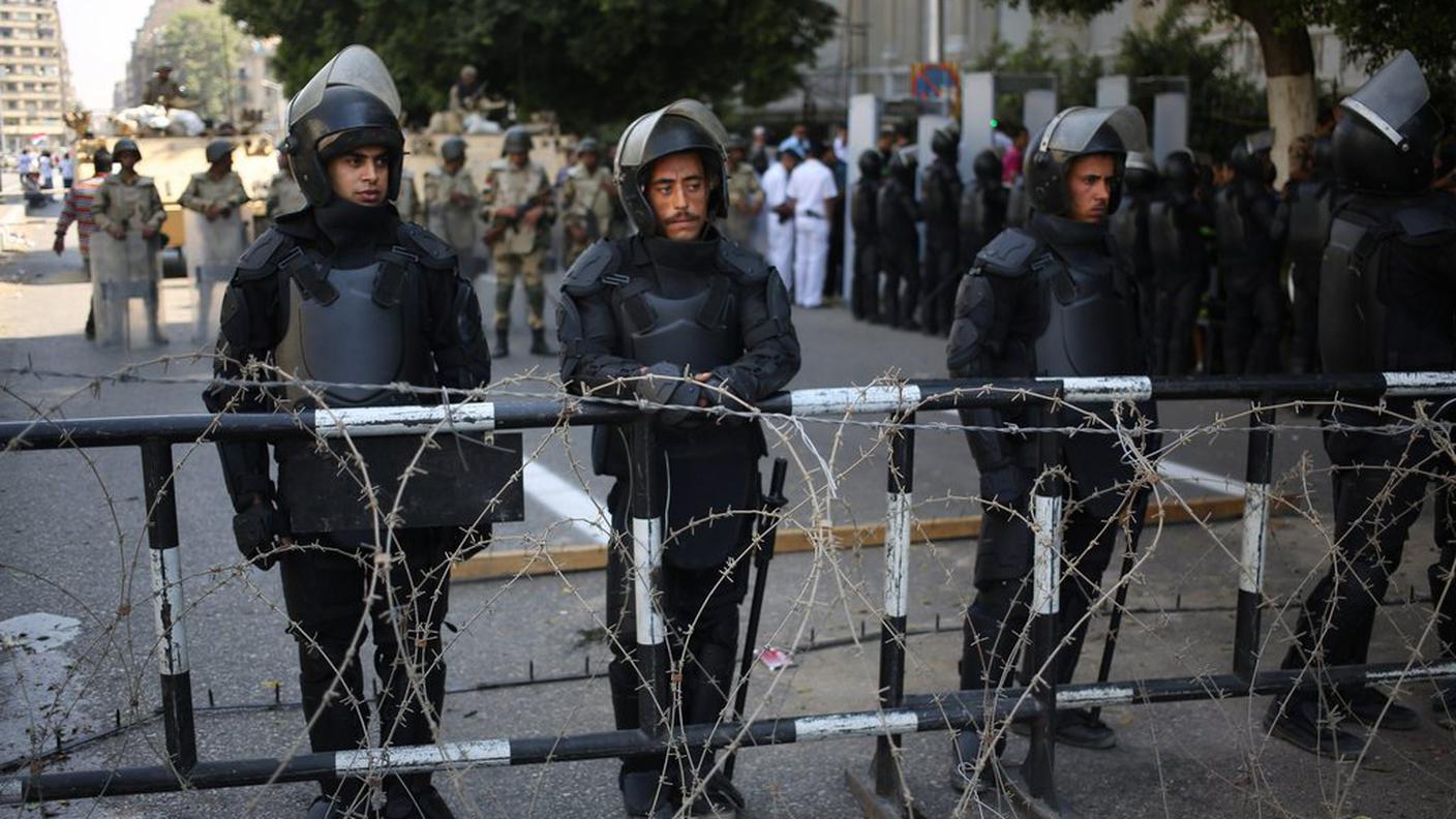 Poliziotti tenuta antisommossa Cairo 06.10.2013.JPG