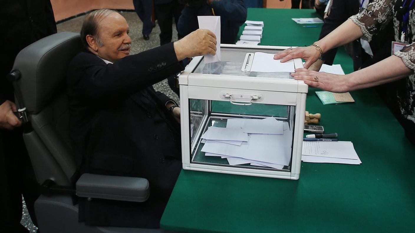 Bouteflika voto algeria 17 4 2014 ky.JPG