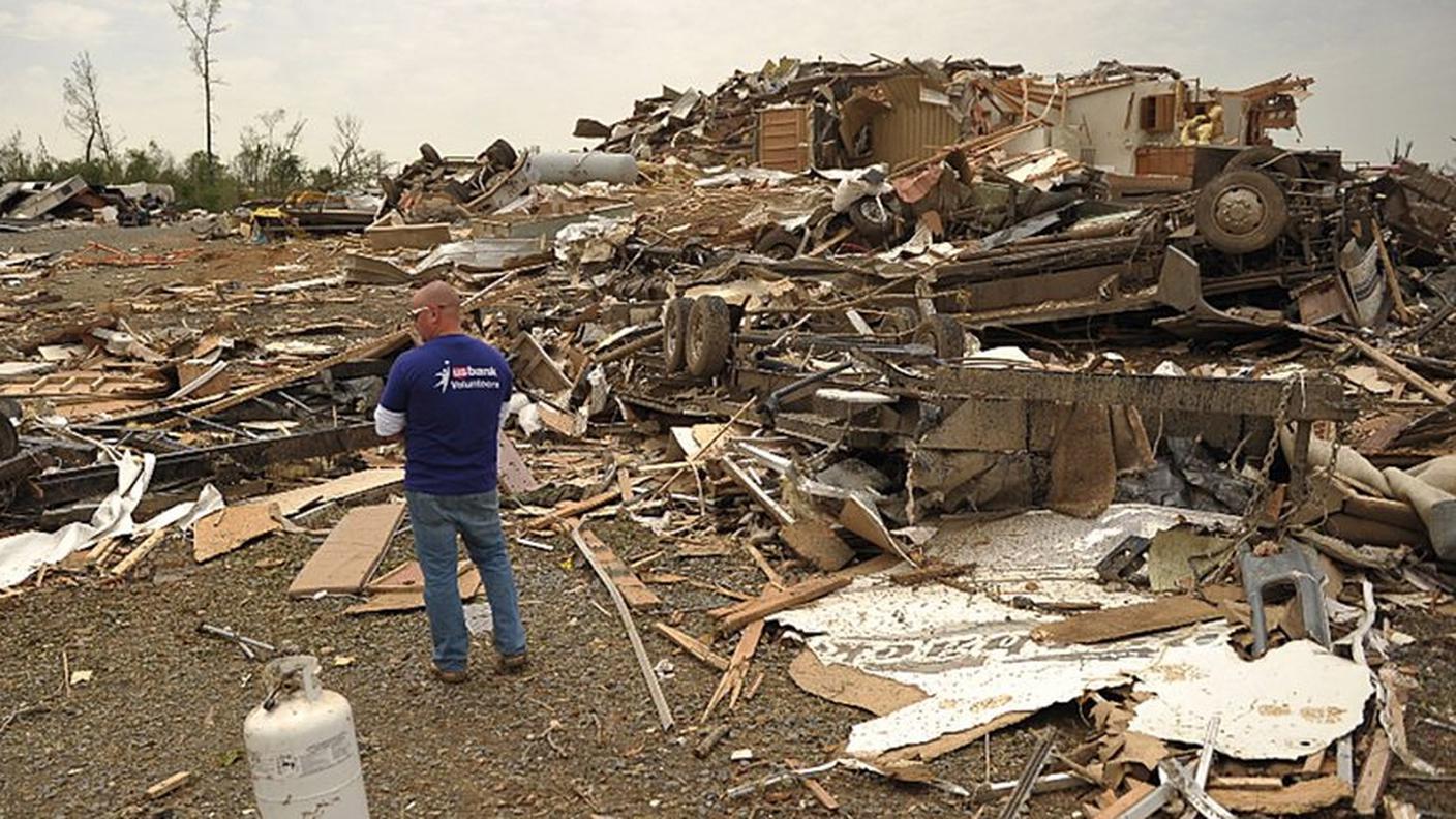 I tornado hanno seminato morte e distruzione in diversi Stati americani