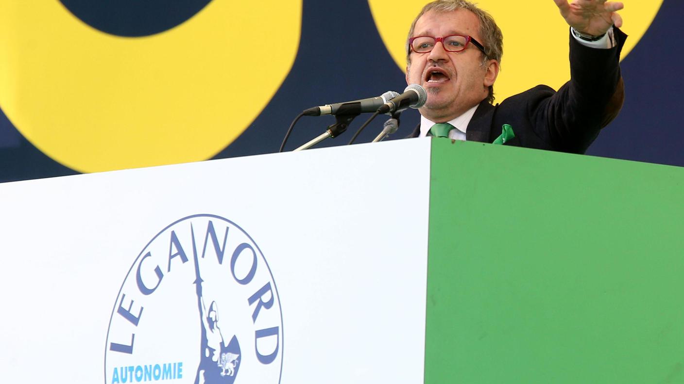 Il governatore della Lombardia Roberto Maroni al raduno leghista di Pontida (Ansa).jpg