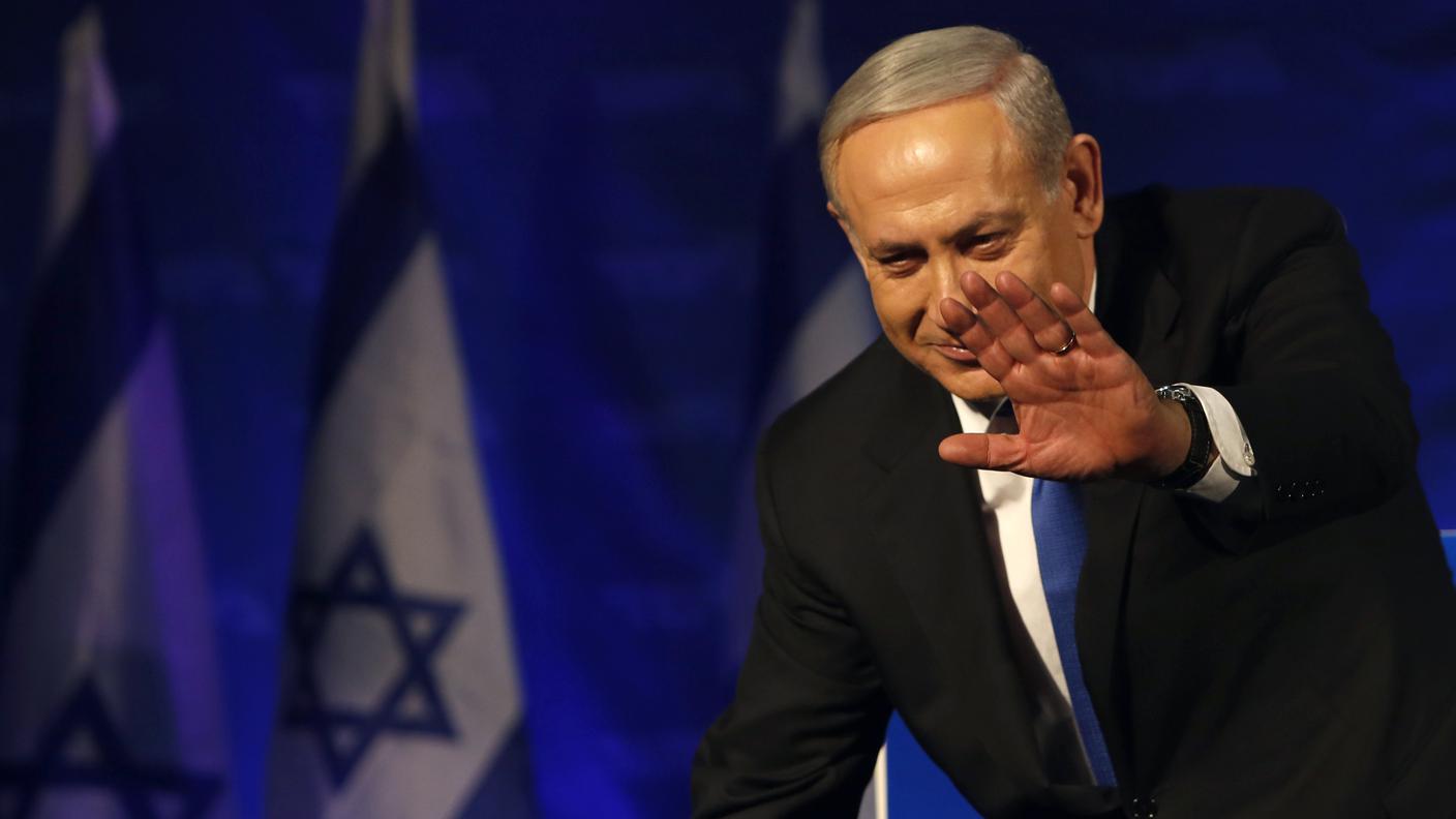 Israele Prime Minister Benjamin Netanyahu waves to supporters upon arrival at the Likud party headquarters in Tel Aviv rt.jpg