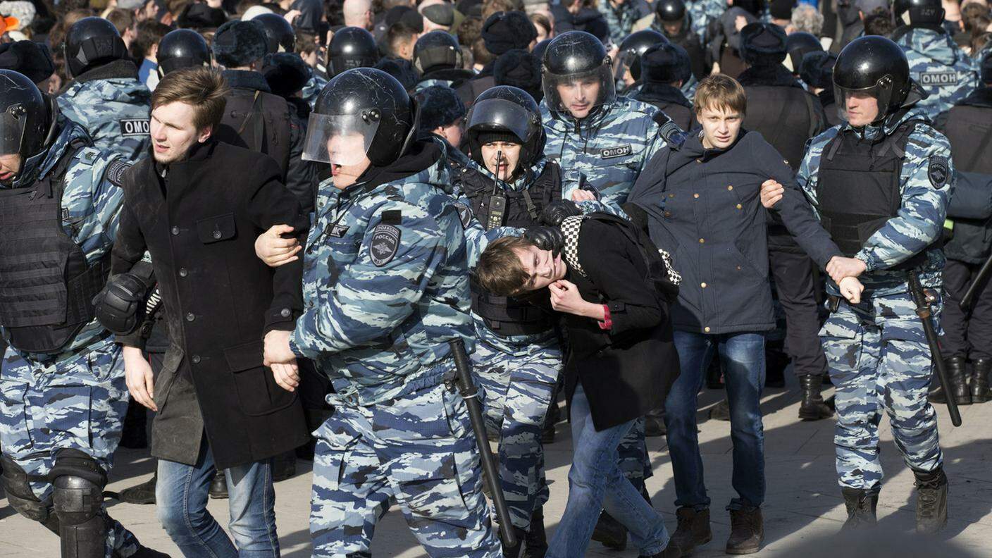 Russia, polizia arresta manifestanti