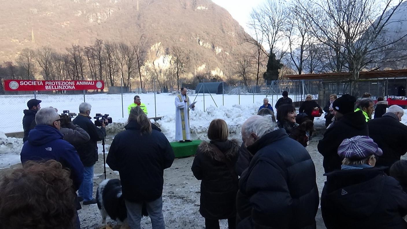 Don Gregorio imparte la benedizione già da 10 anni