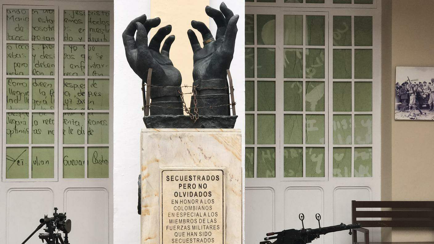 Sequestrati ma non dimenticati. Il monumento ai soldati prigionieri delle Farc nella selva colombiana
