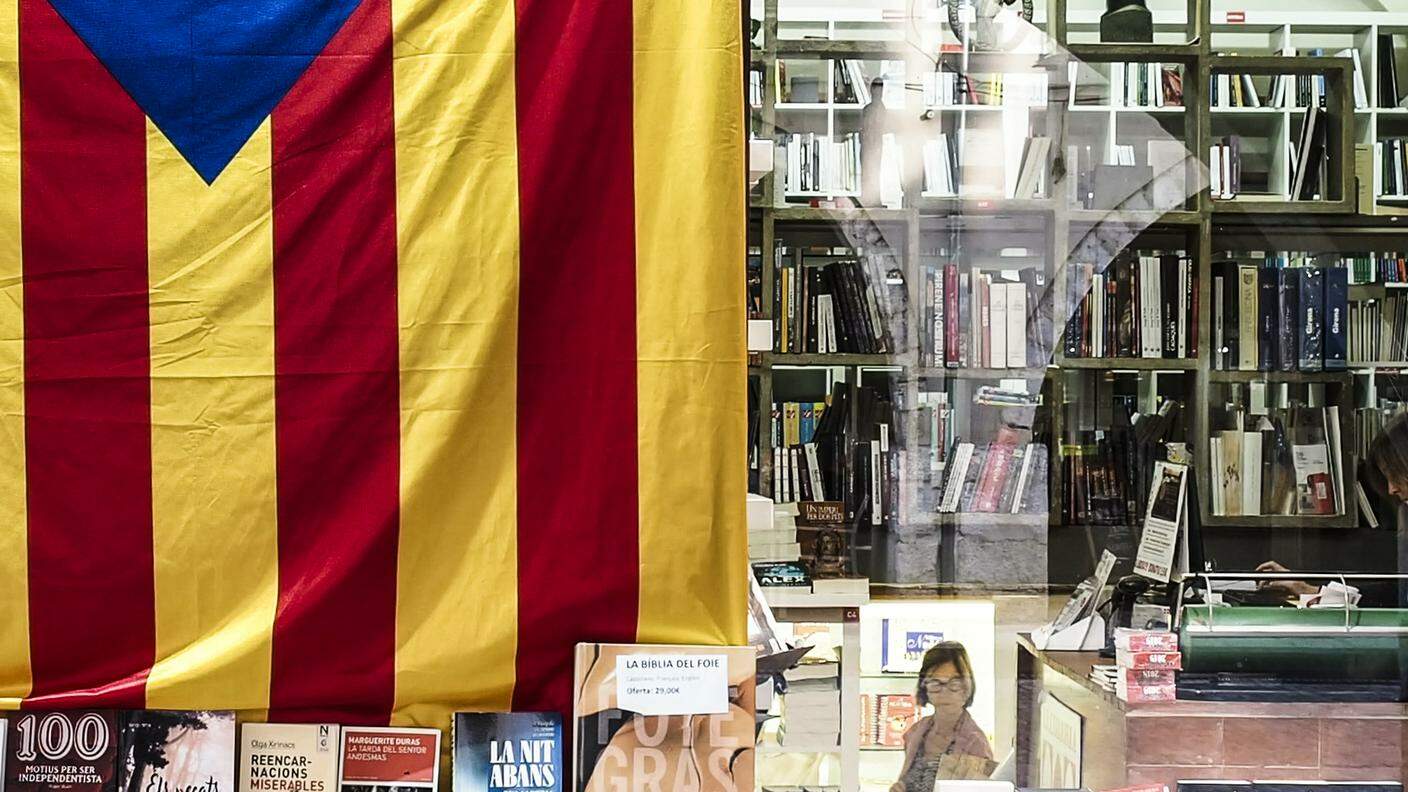 La vetrina della libreria Les Voltes di Girona
