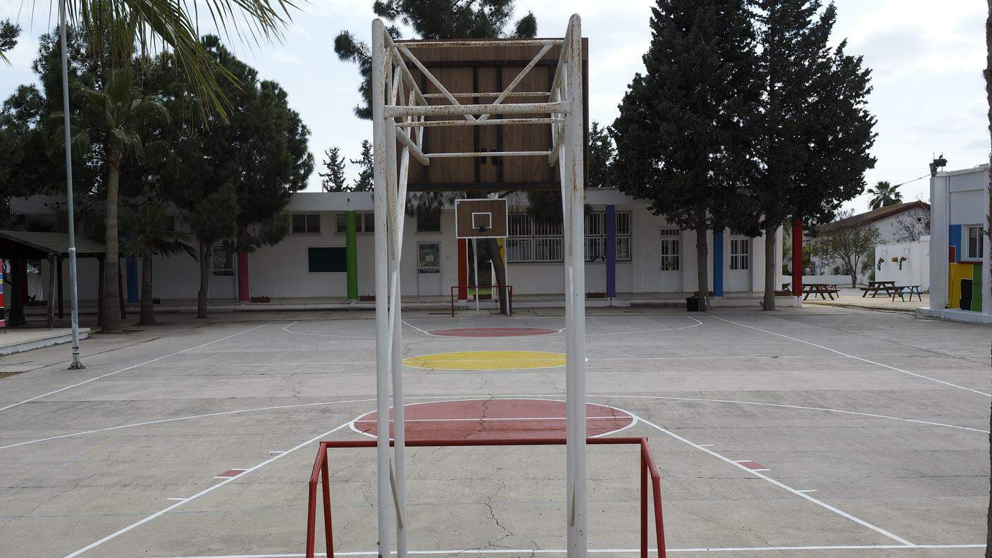 Il cortile della scuola primaria greco-cipriota a Pyla
