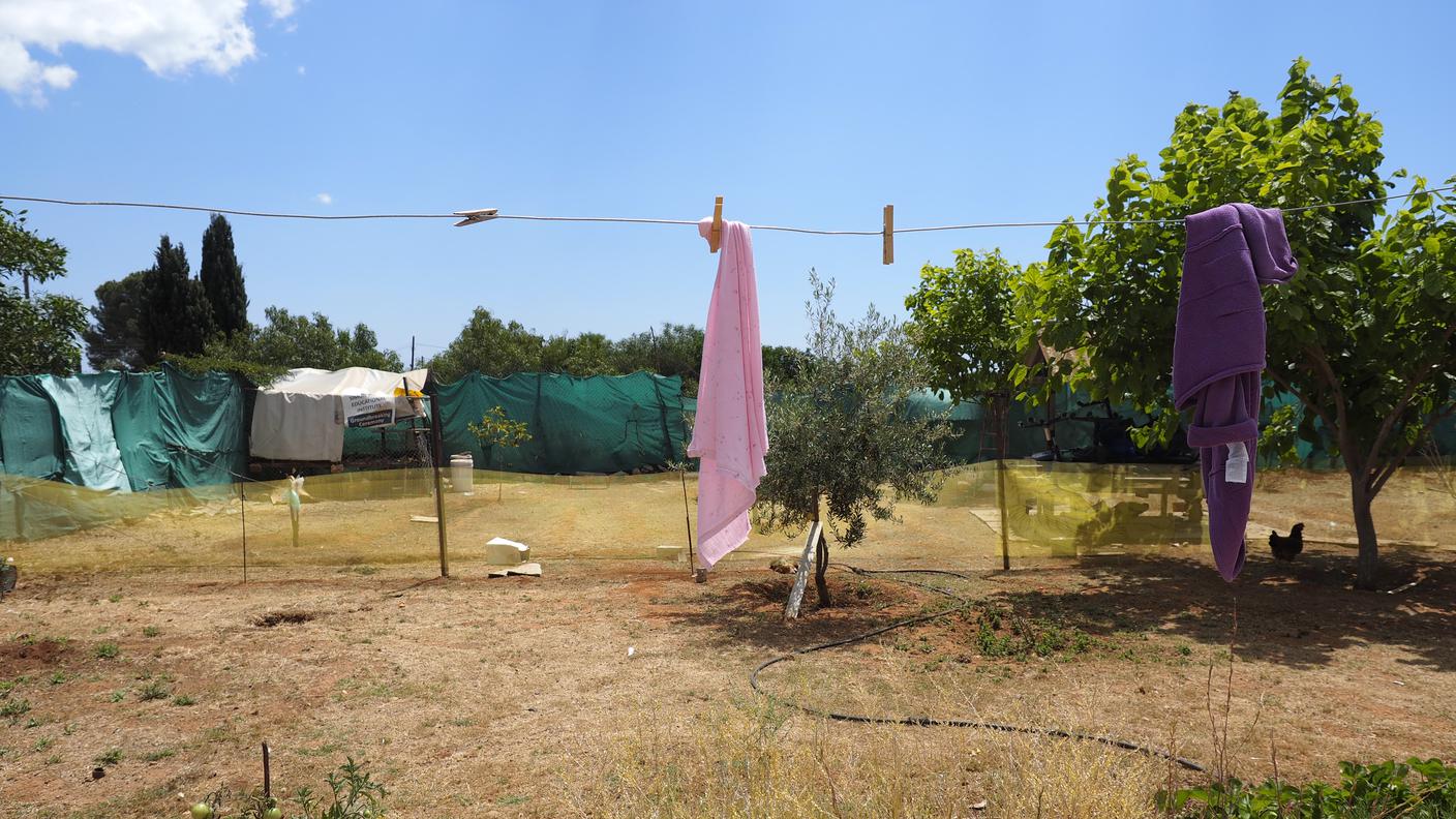 Esterno di una casetta di rifugiati nella base militare britannica di Dhekelia